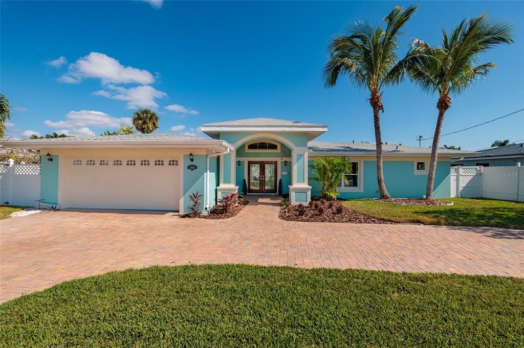 Attached, Exterior, Facade, Ranch