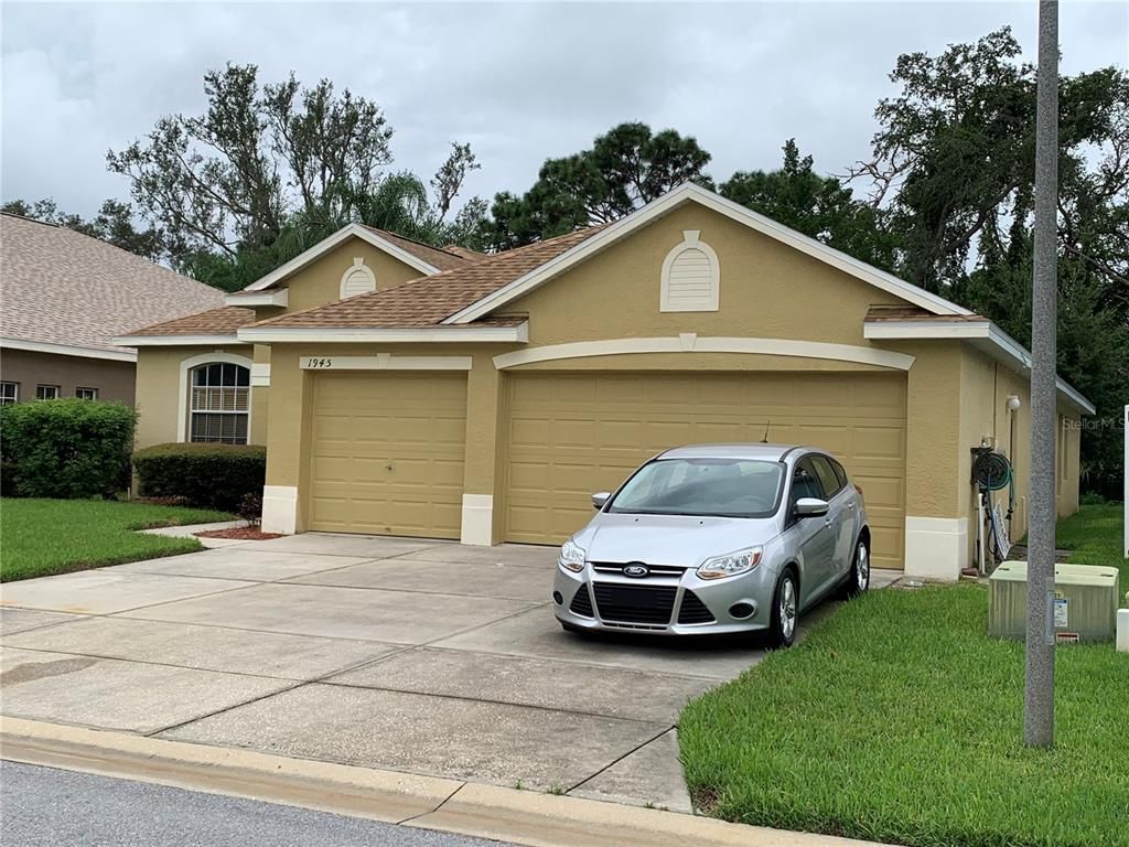 Attached, Exterior, Facade, American Craftsman