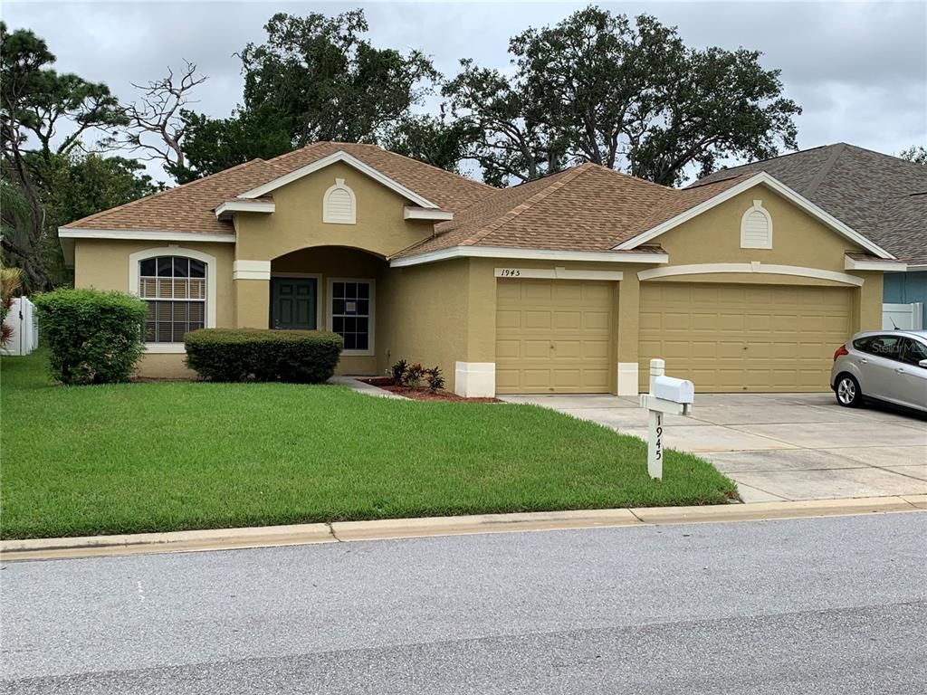 Attached, Exterior, Facade, Ranch