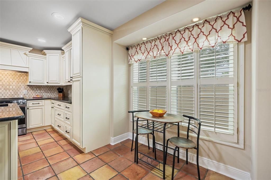 Dining room, Interior, Kitchen, Recessed Lighting
