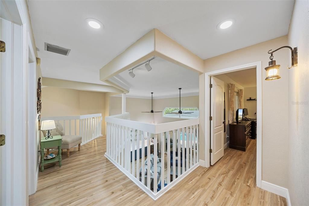 Interior, Recessed Lighting, Wood Texture Flooring