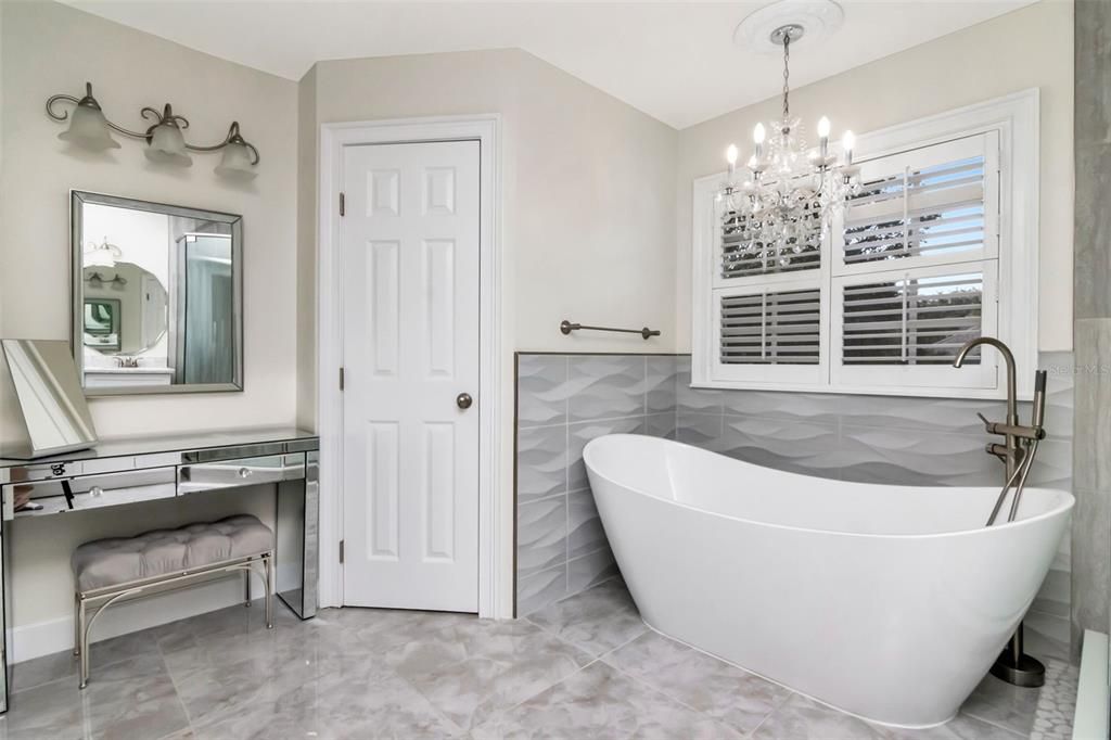 Bathroom, Chandelier, Free Standing Baths, Interior