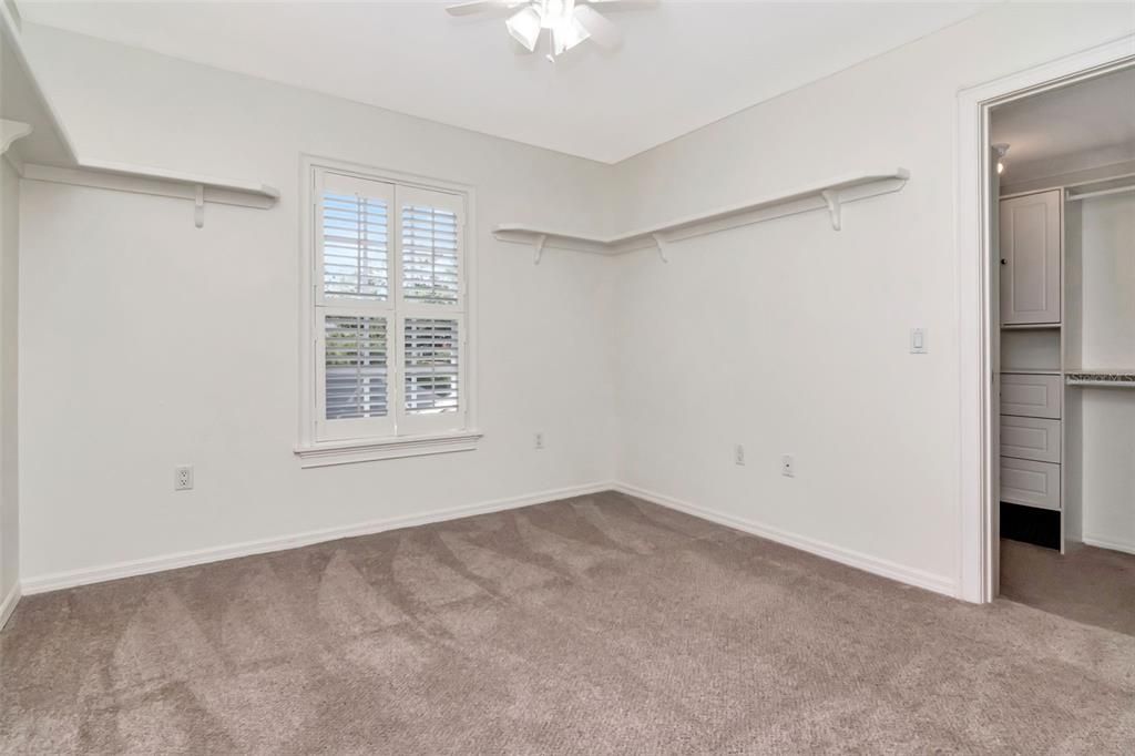 Empty room, Interior