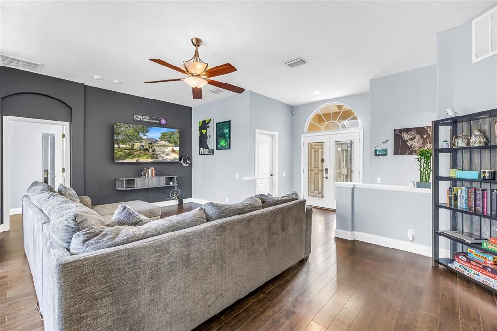 Interior, Living room, Recessed Lighting, Wood Texture Flooring
