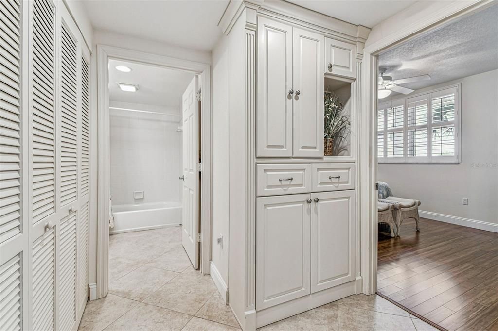 Bathroom, Interior, Recessed Lighting, Wood Texture Flooring