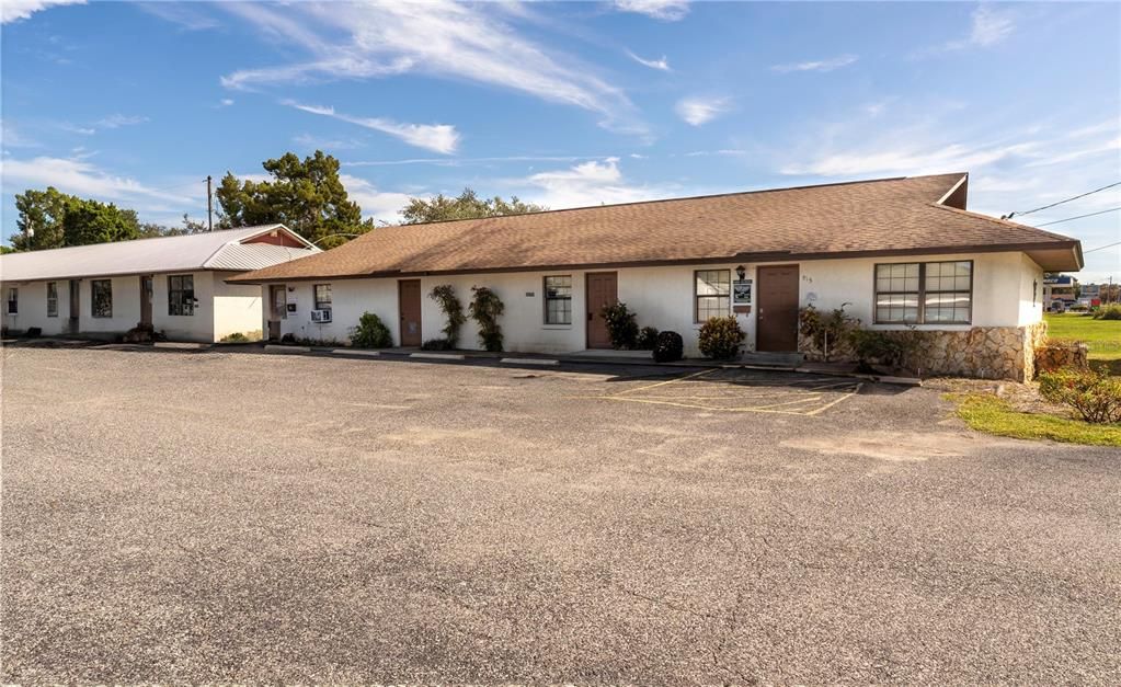 Backyard, Exterior, Facade, Ranch