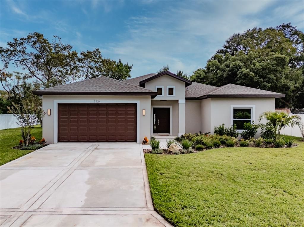 Attached, Exterior, Facade, Ranch