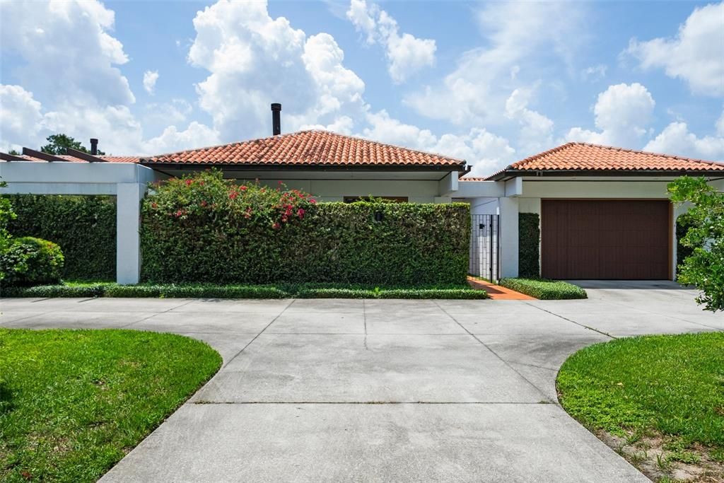 Attached, Exterior, Facade, Mediterranean