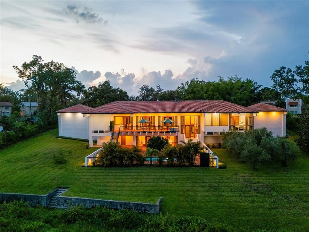 Backyard, Exterior, Facade, Ranch