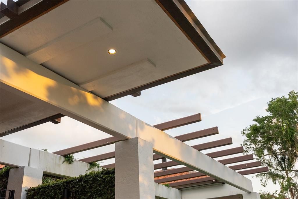 Exterior, Facade, Modern