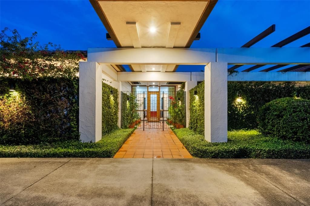 Exterior, Facade, None