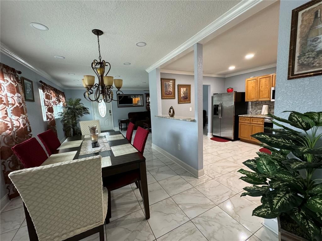 Chandelier, Dining room, Interior, Kitchen, Marble, Recessed Lighting