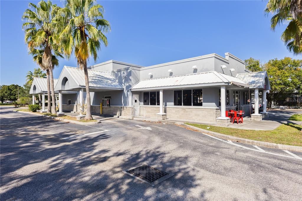 Exterior, Facade, Ranch