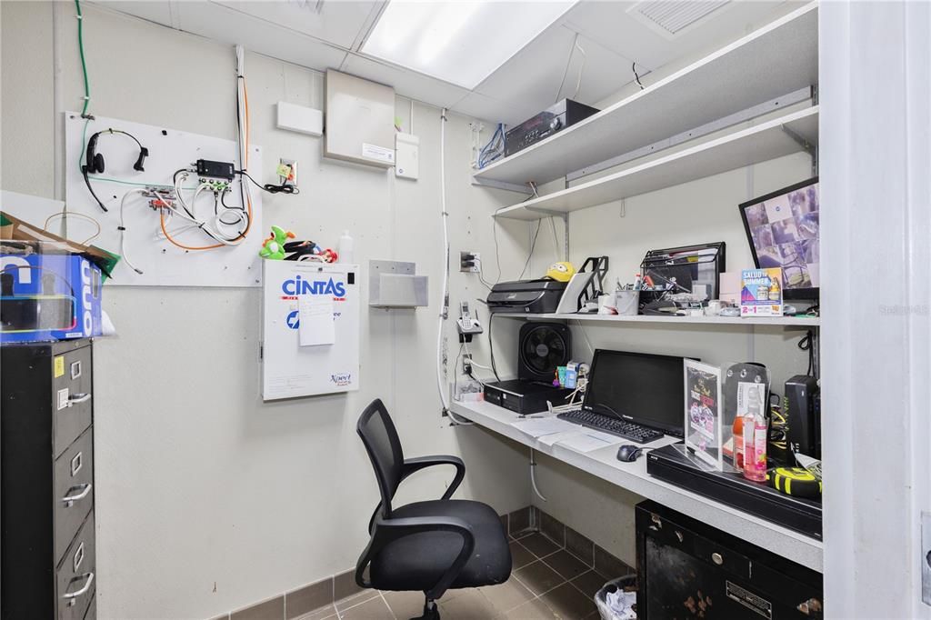 Home Office, Interior