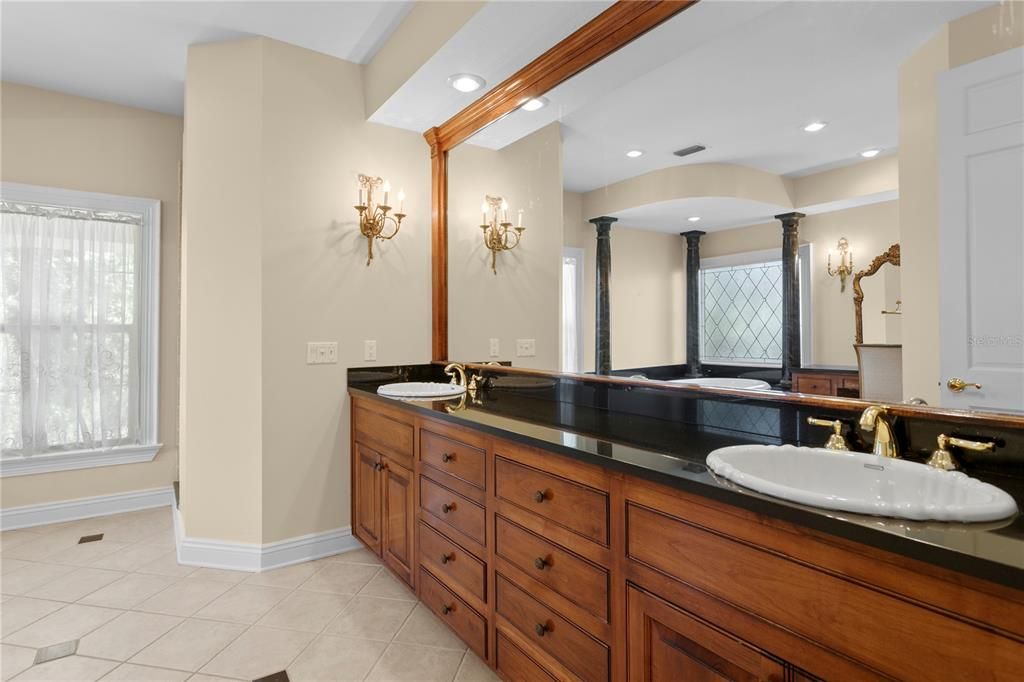 Bathroom, Dual Sink Vanities, Interior, Recessed Lighting