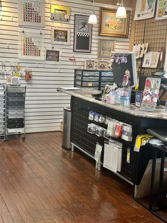 Interior, Pendant Lights, Wood Texture Flooring