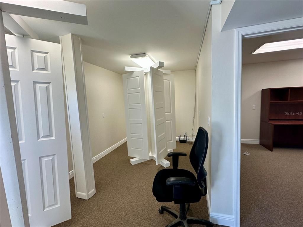 Home Office, Interior