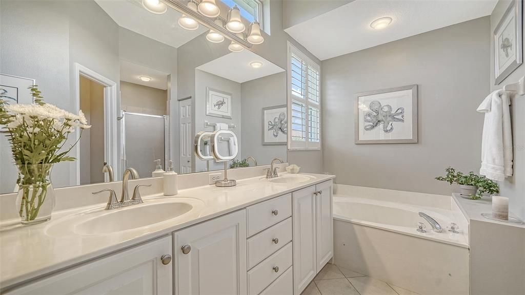 Bathroom, Dual Sink Vanities, Interior, Recessed Lighting