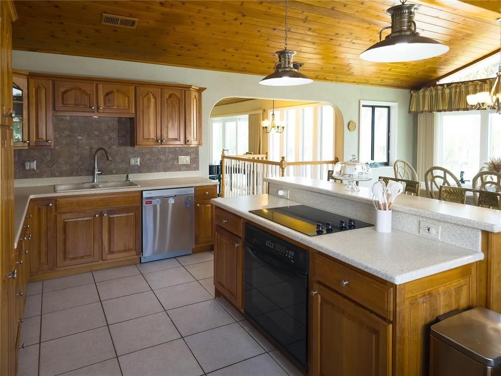 Dining room, Interior, Kitchen, Pendant Lights, Stainless Steel Appliances, Wooden Ceilings