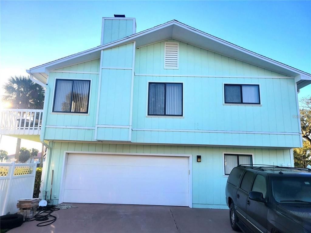 Attached, Exterior, Facade, Farmhouse