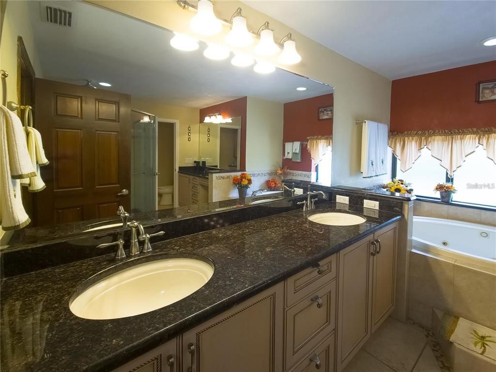 Bathroom, Dual Sink Vanities, Interior, Recessed Lighting