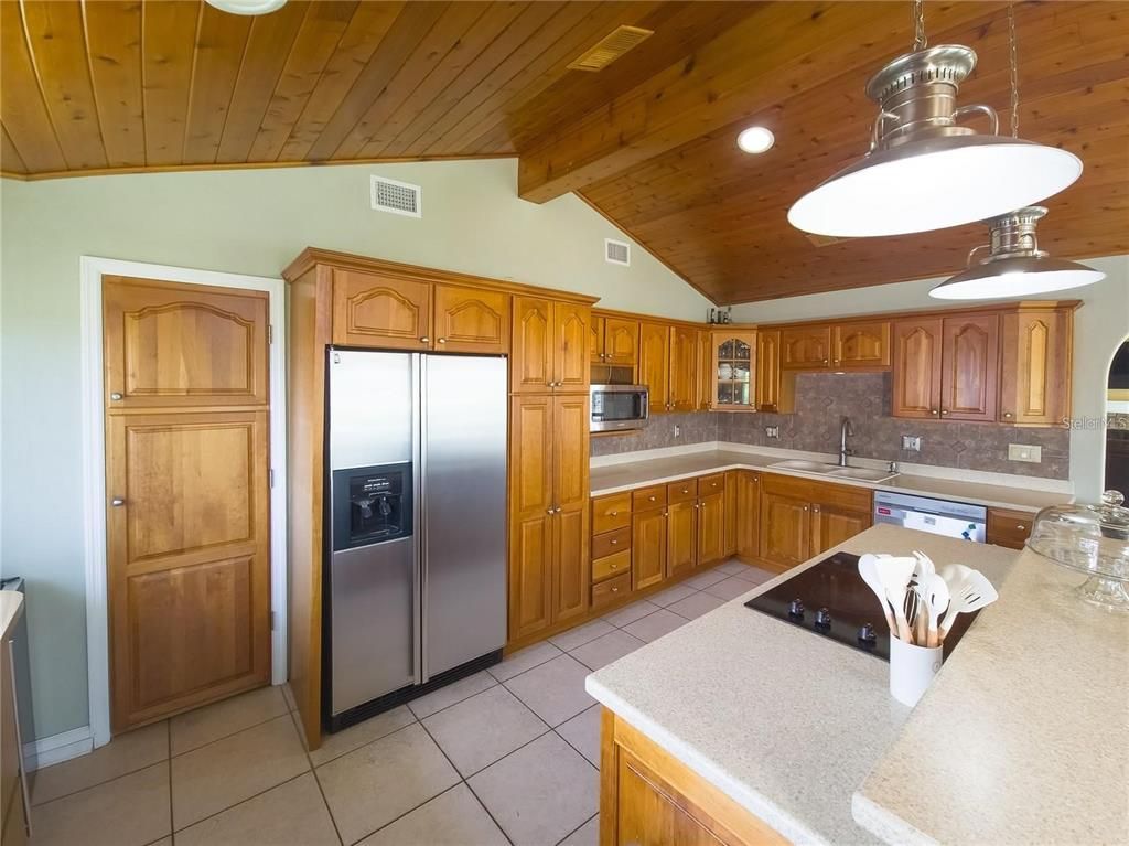Interior, Kitchen, Pendant Lights, Recessed Lighting, Wooden Beams, Wooden Ceilings