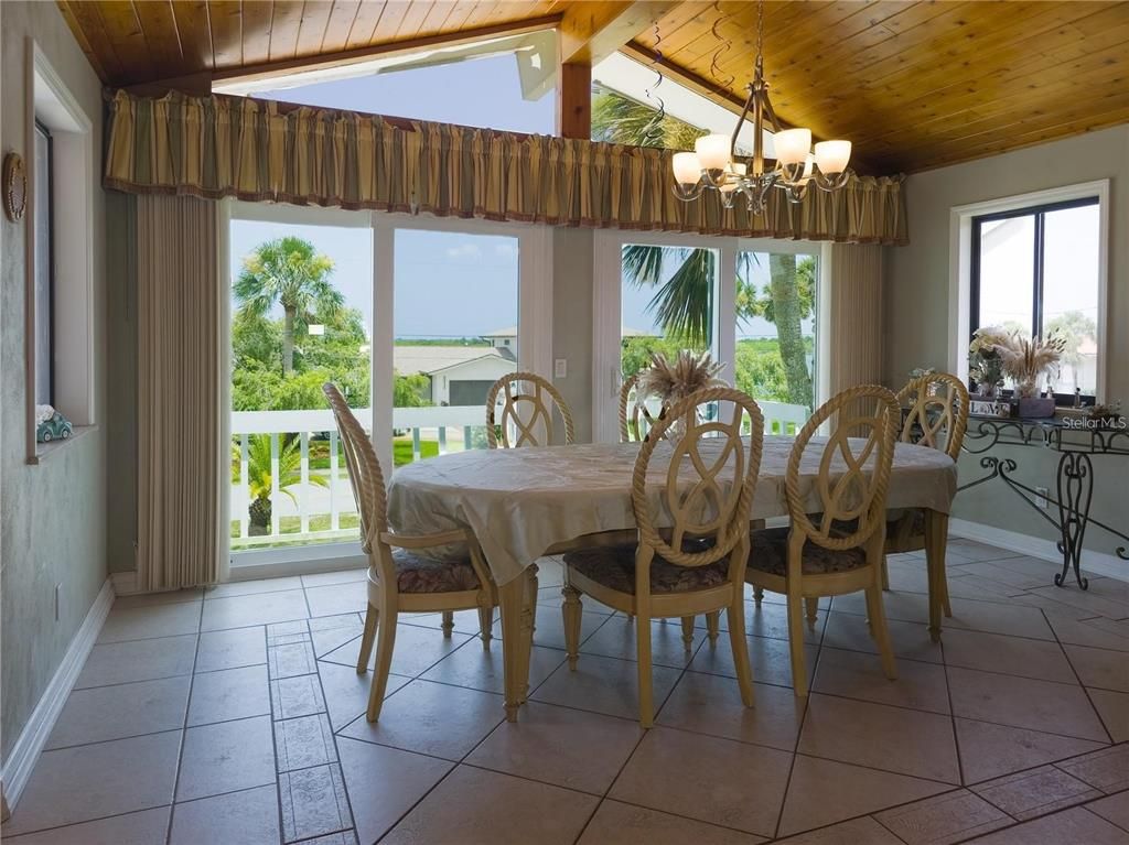 Chandelier, Dining room, Interior, Wooden Beams, Wooden Ceilings