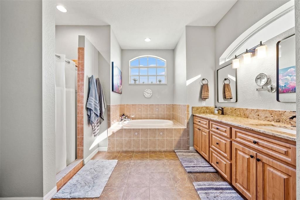 Bathroom, Dual Sink Vanities, Interior, Recessed Lighting