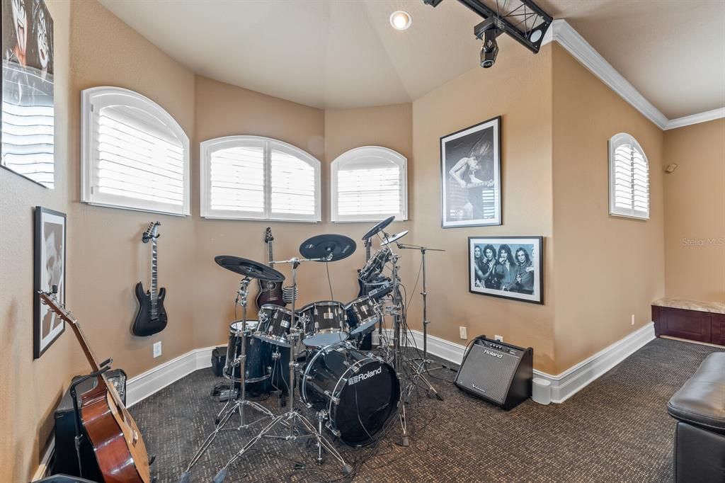 Fitness Equipment, Interior, Recessed Lighting