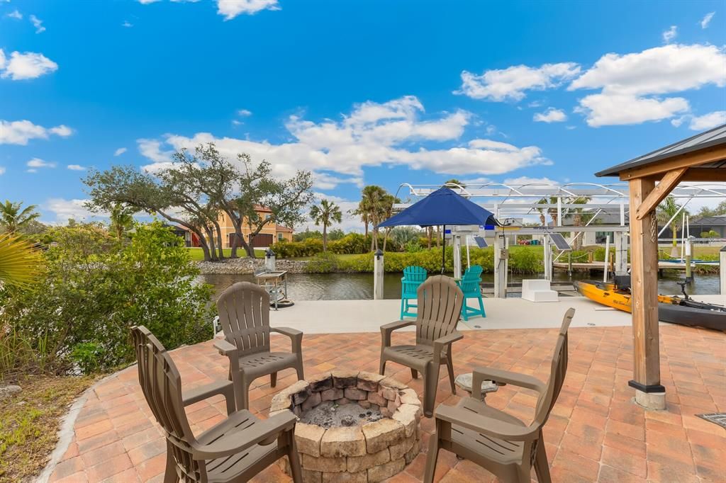 Exterior, Pool, Water