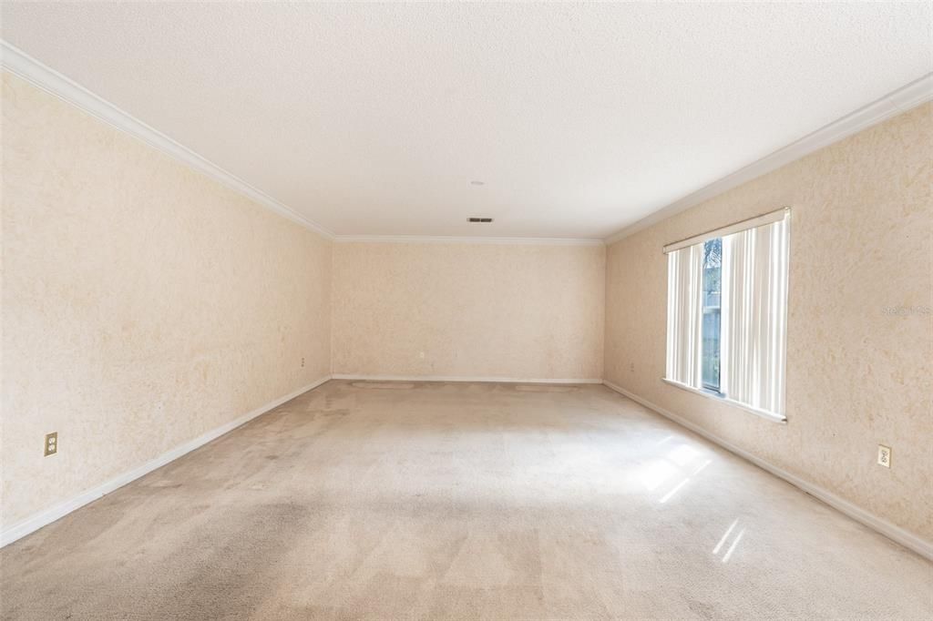 Empty room, Interior