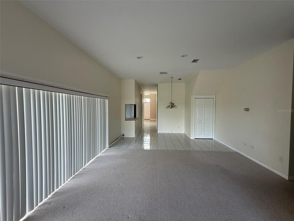 Empty room, Interior