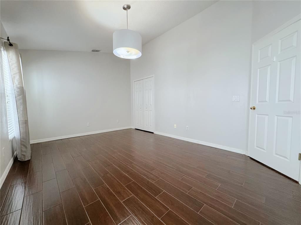 Chandelier, Empty room, Interior, Pendant Lights
