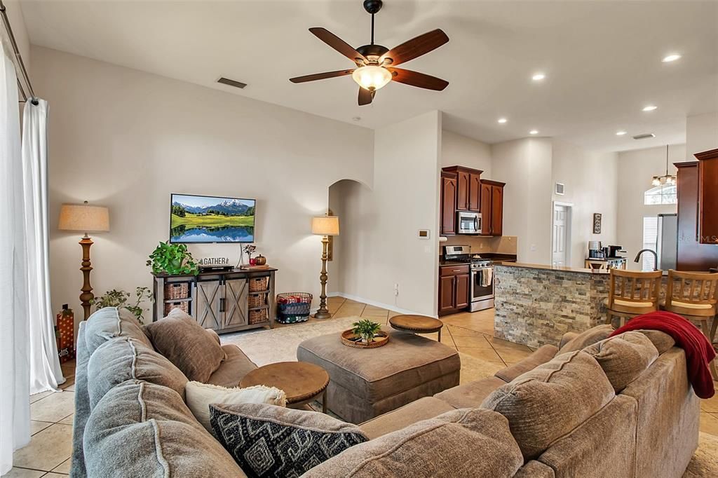 Interior, Kitchen, Living room, Pendant Lights, Recessed Lighting, Stainless Steel Appliances