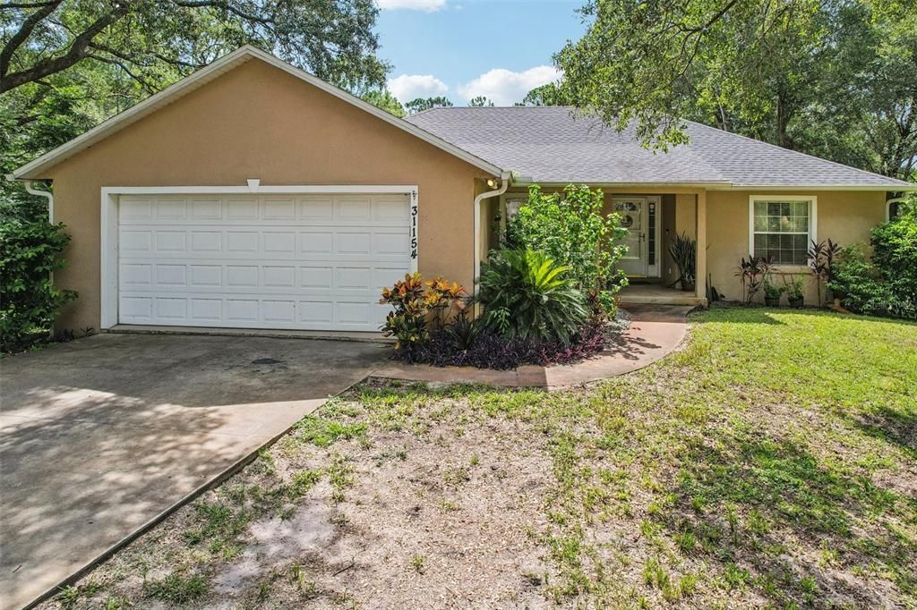 Attached, Exterior, Facade, Ranch