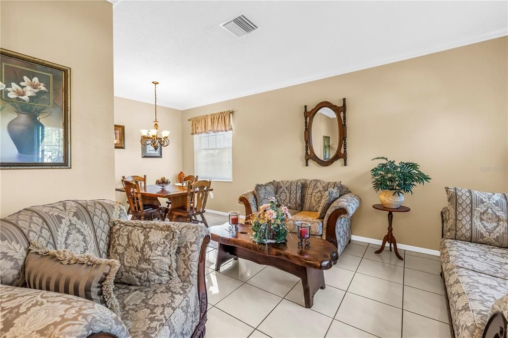 Chandelier, Dining room, Interior, Living room