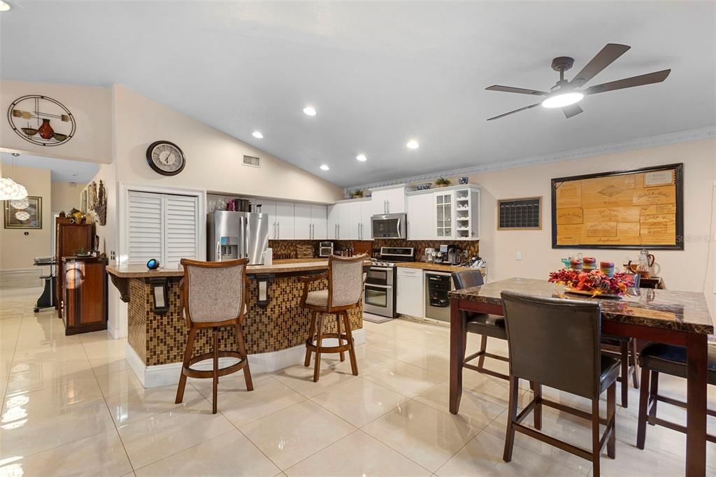 Dining room, Interior, Kitchen, Recessed Lighting, Stainless Steel Appliances