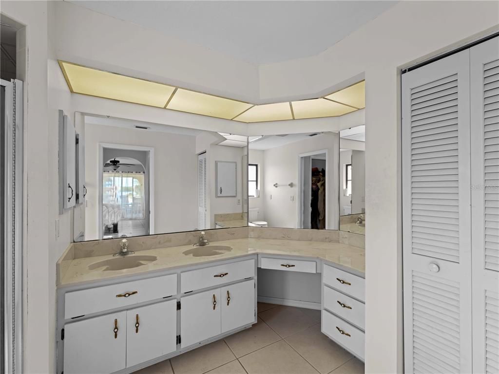 Bathroom, Dual Sink Vanities, Interior