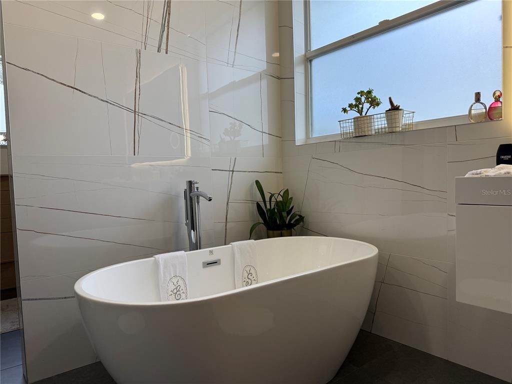 Bathroom, Free Standing Baths, Interior, Recessed Lighting
