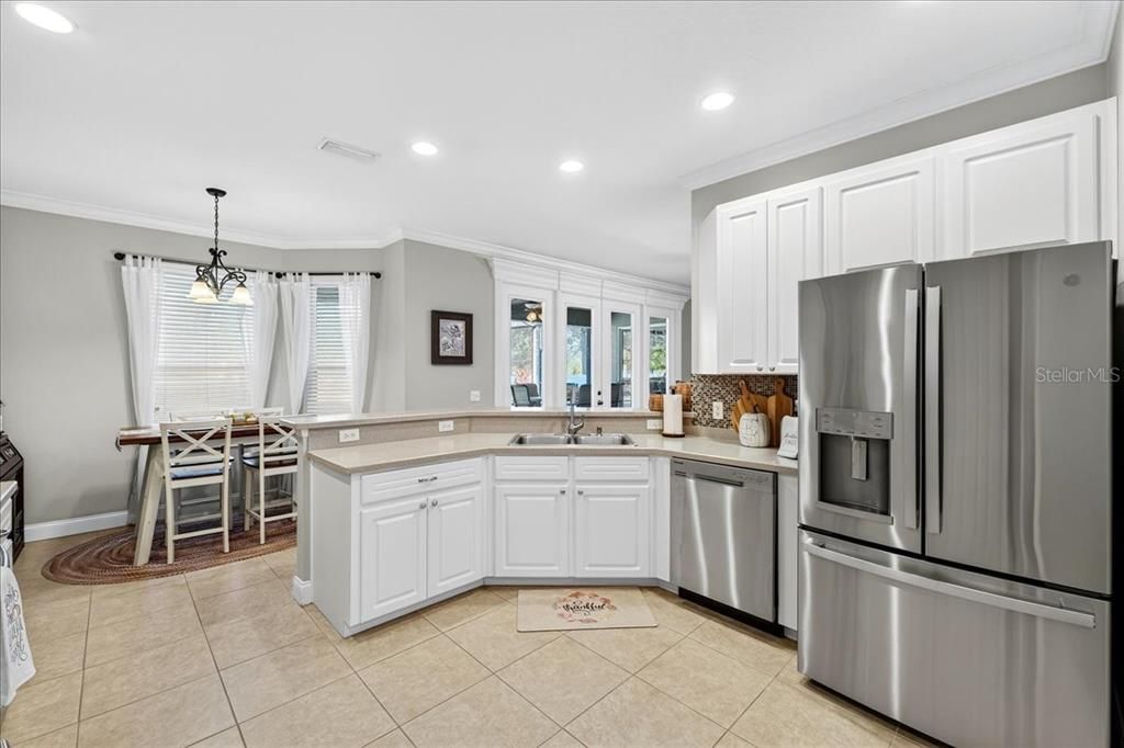 Dining room, Interior, Kitchen, Pendant Lights, Recessed Lighting, Stainless Steel Appliances