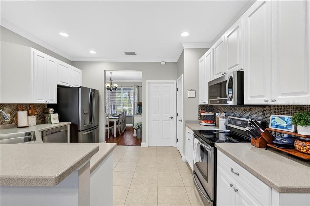 Chandelier, Dining room, Interior, Kitchen, Recessed Lighting, Wood Texture Flooring