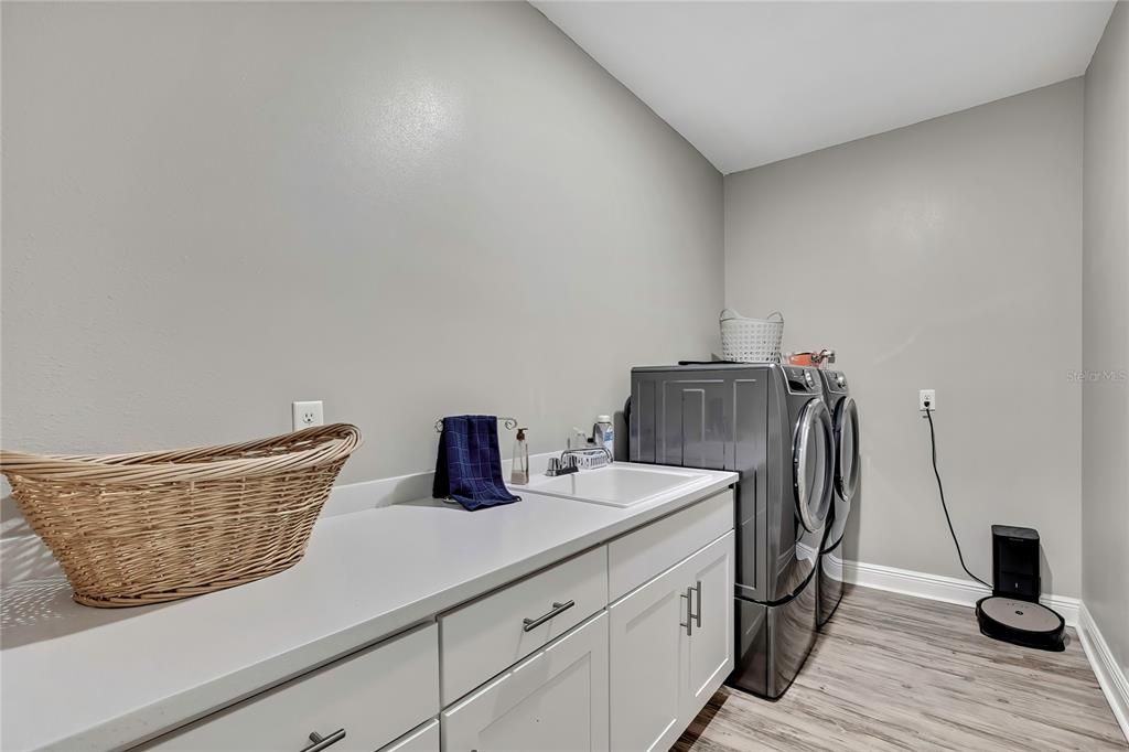 Interior, Washer, Wood Texture Flooring