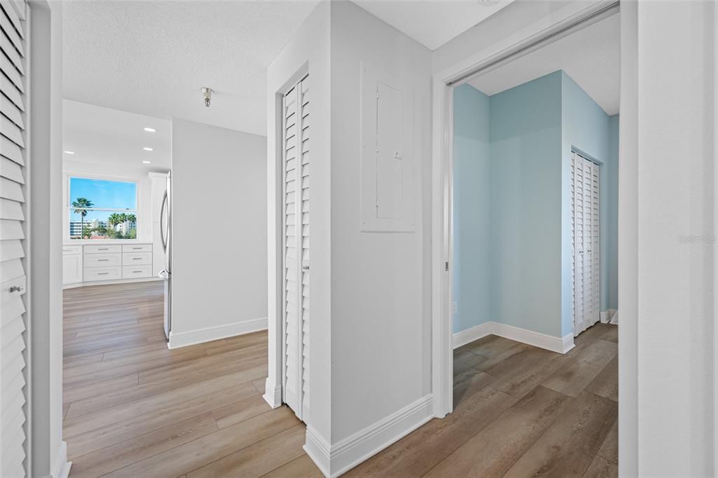 Empty room, Interior, Recessed Lighting, Wood Texture Flooring