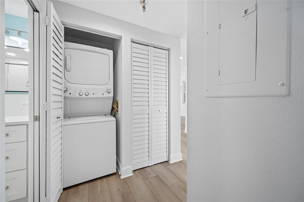 Interior, Utility Closets, Washer, Wood Texture Flooring