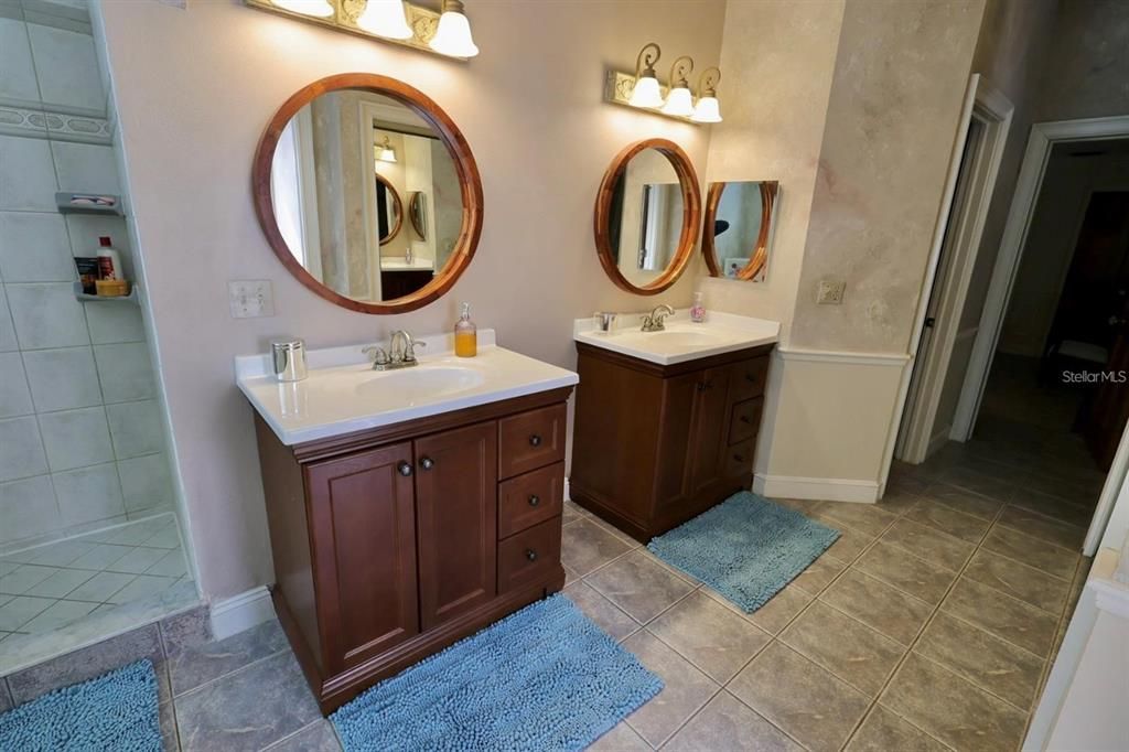 Bathroom, Dual Sink Vanities, Interior
