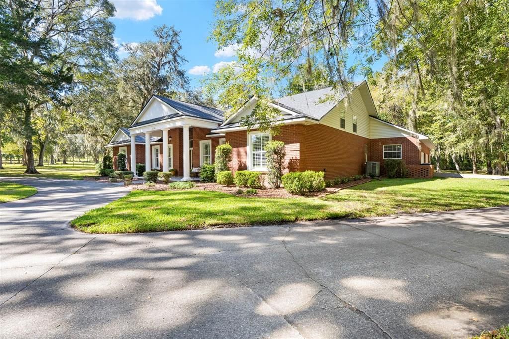 Exterior, Facade, Brick Facade, Queen Anne Victorian