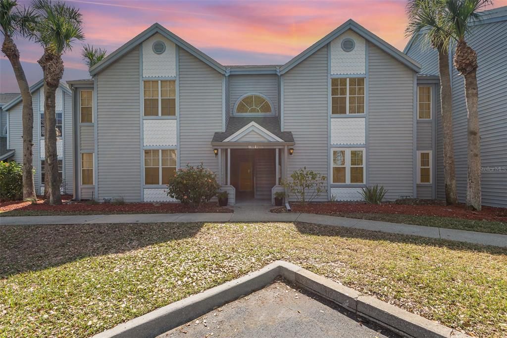 Exterior, Facade, Rowhouse