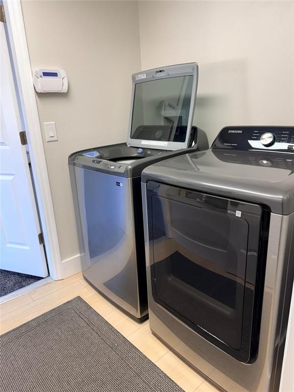 Interior, Washer, Wood Texture Flooring