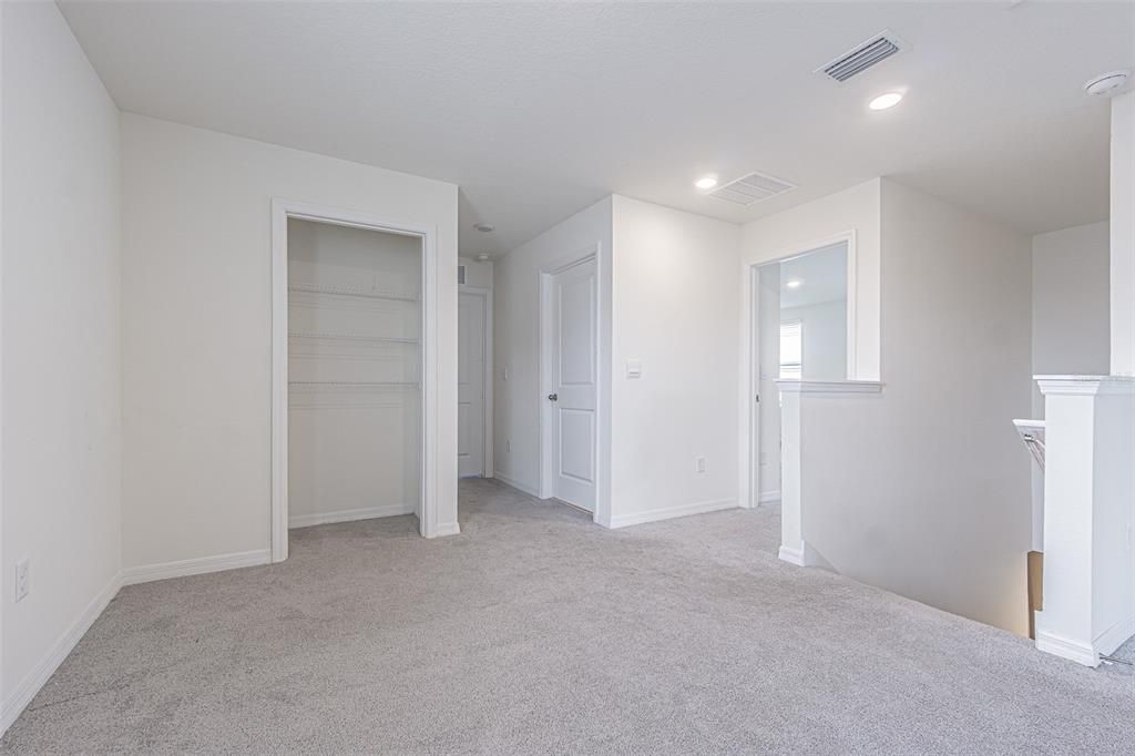 Empty room, Interior, Recessed Lighting
