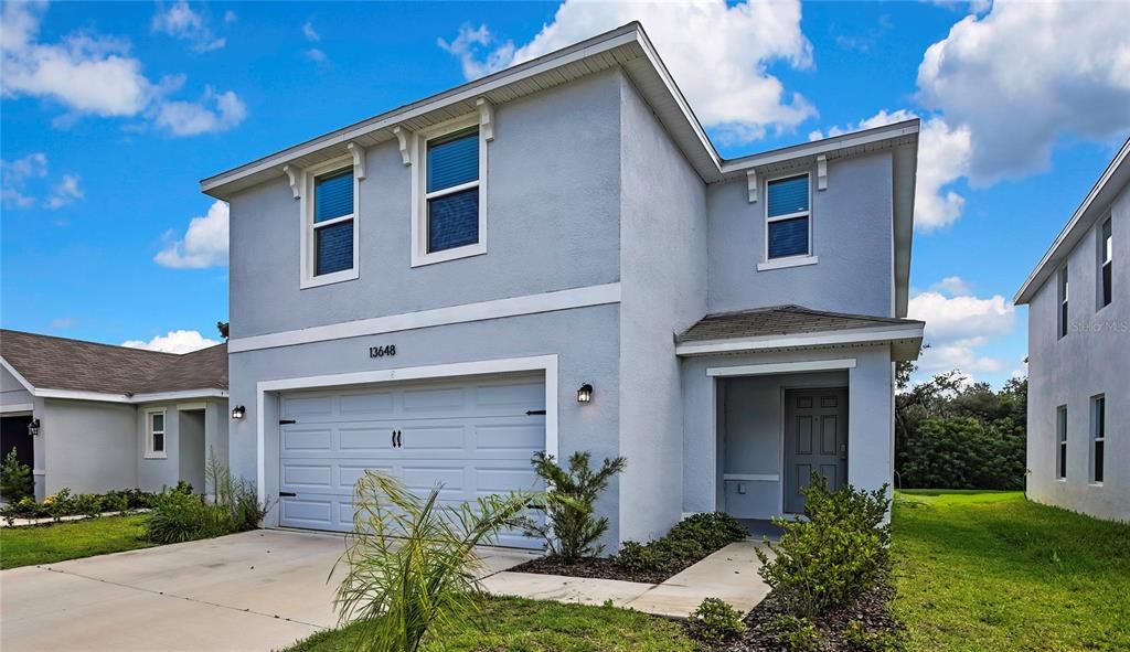 Attached, Exterior, Facade, Rowhouse